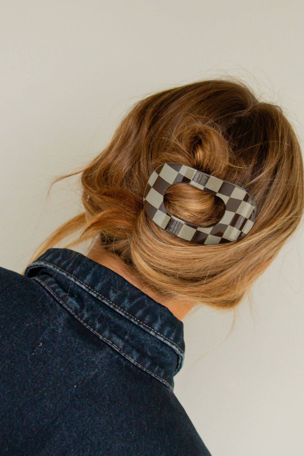 Checkered Circle Cutout Flat Claw Clip