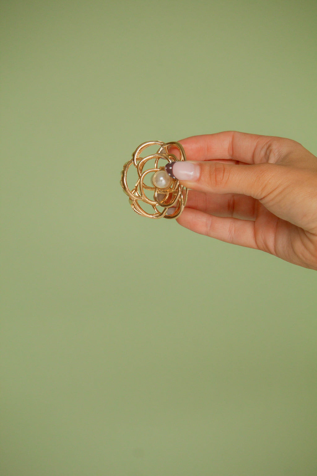 Rose Pearl Claw Clip