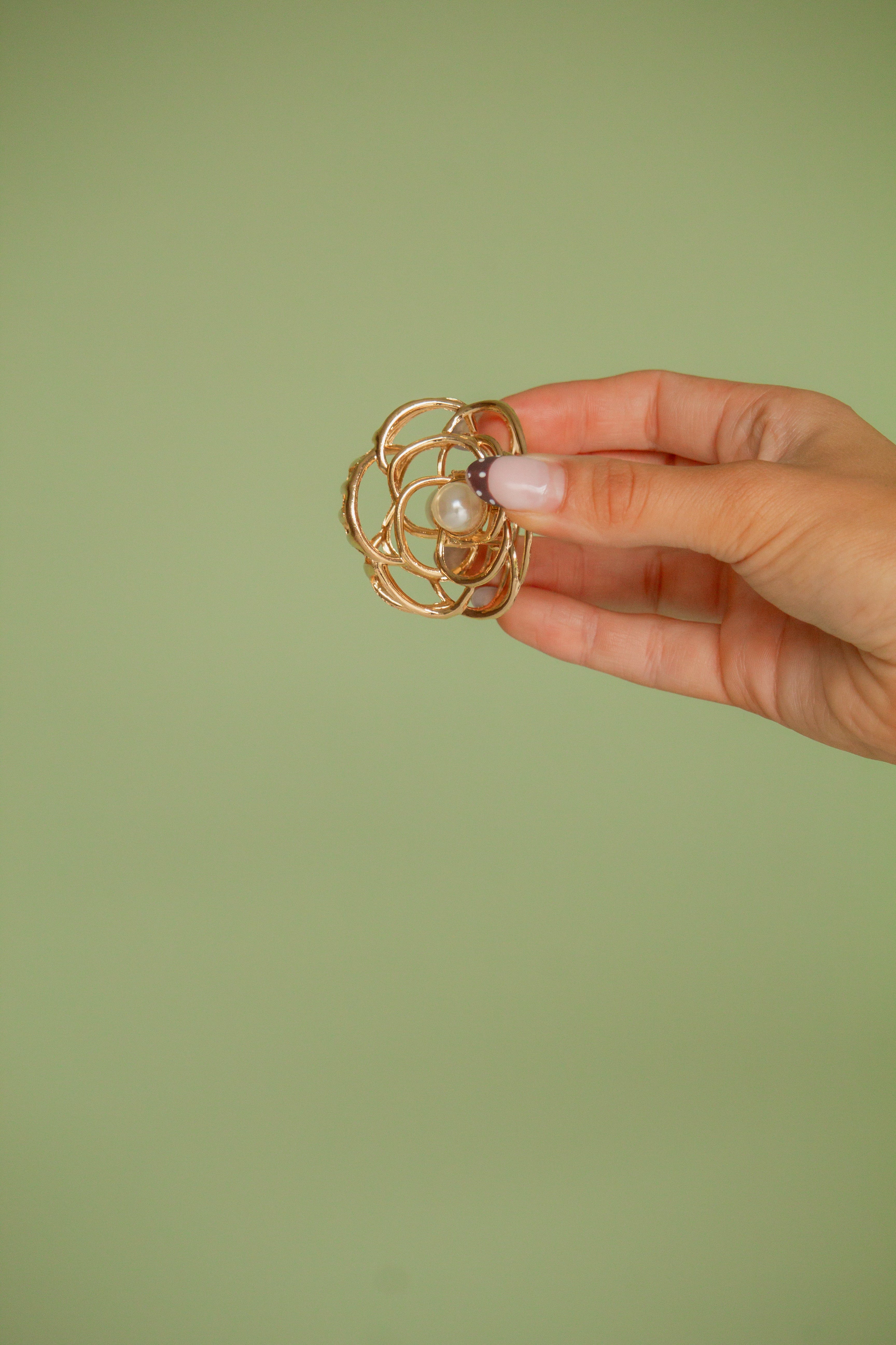 Rose Pearl Claw Clip