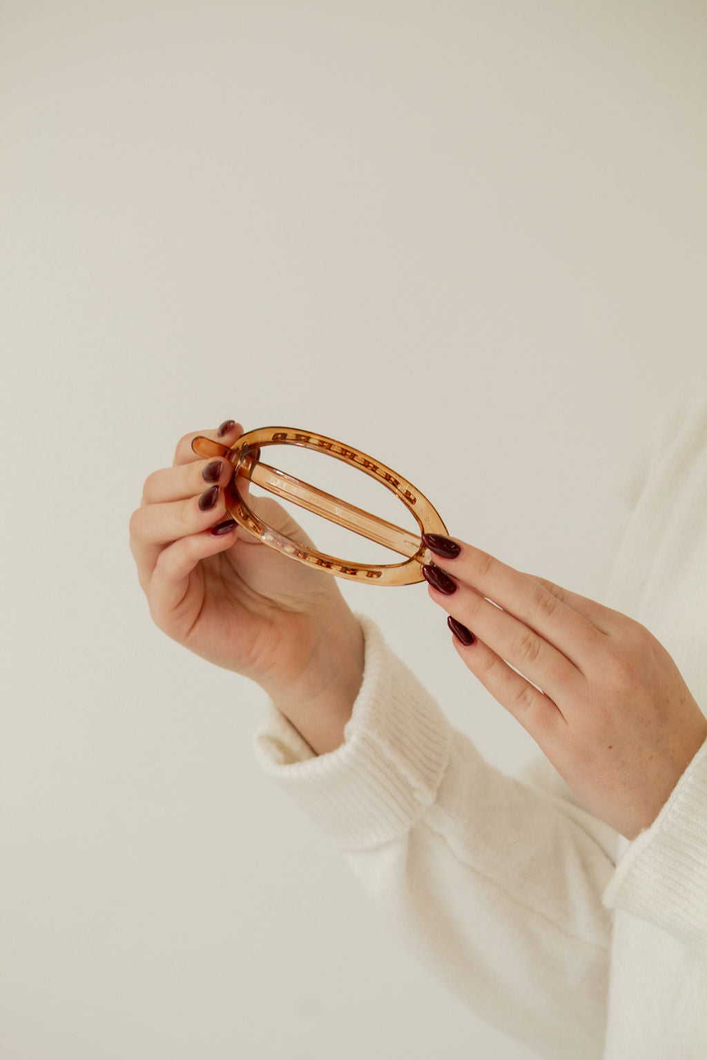 Cutout Oval Clip